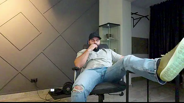 Snapshot of mattmasterss chatting on 01-27-25, 02:20 mattmasterss online show from 01-27-25, 02:20