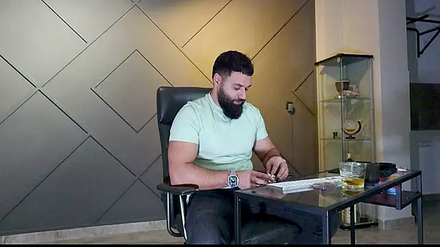 Snapshot of mattmasterss chatting on 02-26-25, 02:37 mattmasterss online show from 02-26-25, 02:37