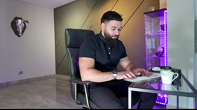 Snapshot of mattmasterss chatting on 03-08-25, 09:06 mattmasterss online show from 03-08-25, 09:06