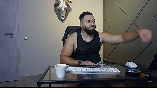 Snapshot of mattmasterss chatting on 09-10-25, 06:30 mattmasterss online show from 09-10-25, 06:30