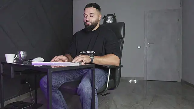 Snapshot of mattmasterss chatting on 10-11-25, 09:46 mattmasterss online show from 10-11-25, 09:46