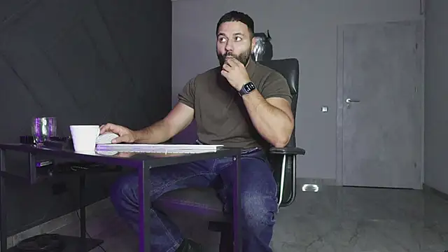 Snapshot of mattmasterss chatting on 10-21-25, 07:14 mattmasterss online show from 10-21-25, 07:14