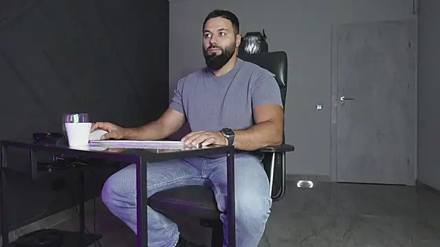 Snapshot of mattmasterss chatting on 10-22-25, 06:51 mattmasterss online show from 10-22-25, 06:51