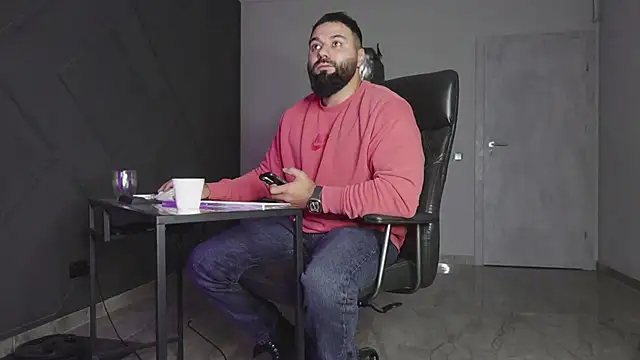 Snapshot of mattmasterss chatting on 10-30-25, 09:26 mattmasterss online show from 10-30-25, 09:26