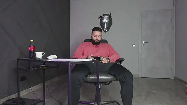 Snapshot of mattmasterss chatting on 10-31-25, 08:32 mattmasterss online show from 10-31-25, 08:32