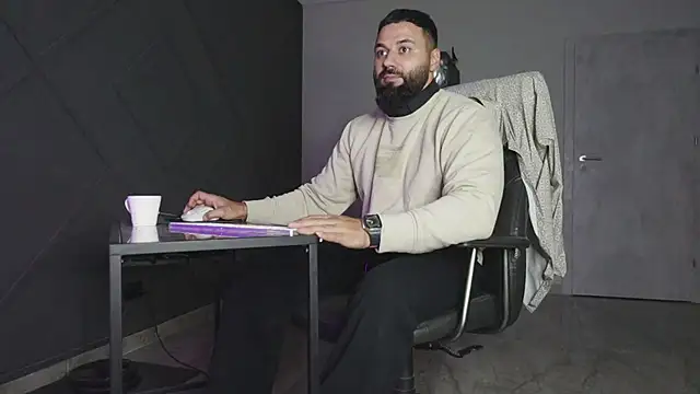 Snapshot of mattmasterss chatting on 11-01-25, 11:18 mattmasterss online show from 11-01-25, 11:18