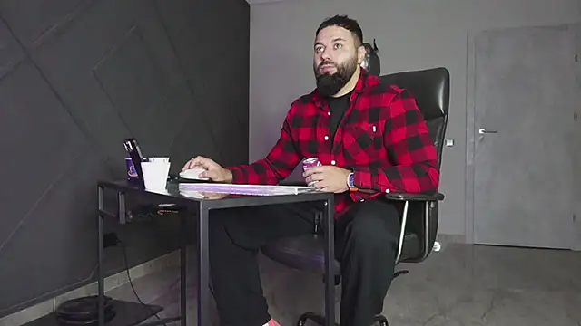 Snapshot of mattmasterss chatting on 11-04-25, 02:10 mattmasterss online show from 11-04-25, 02:10