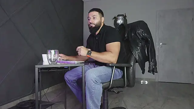 Snapshot of mattmasterss chatting on 11-06-25, 03:29 mattmasterss online show from 11-06-25, 03:29