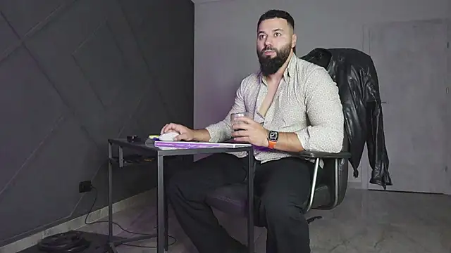 Snapshot of mattmasterss chatting on 11-08-25, 04:12 mattmasterss online show from 11-08-25, 04:12