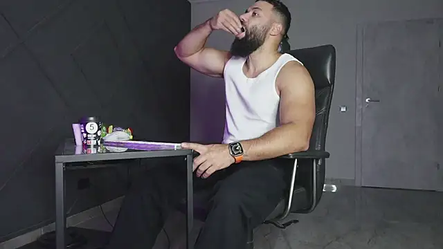 Snapshot of mattmasterss chatting on 11-13-25, 07:40 mattmasterss online show from 11-13-25, 07:40