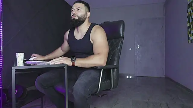 Snapshot of mattmasterss chatting on 11-15-25, 09:39 mattmasterss online show from 11-15-25, 09:39