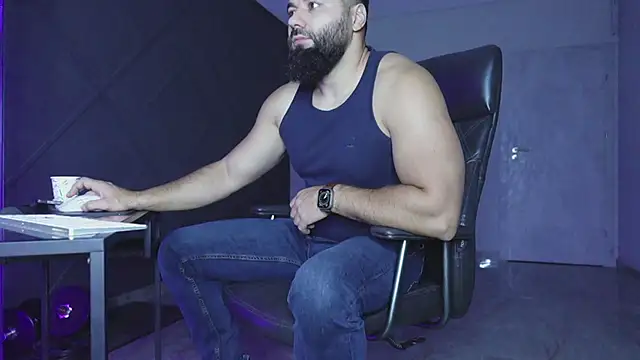 Snapshot of mattmasterss chatting on 11-17-25, 05:35 mattmasterss online show from 11-17-25, 05:35