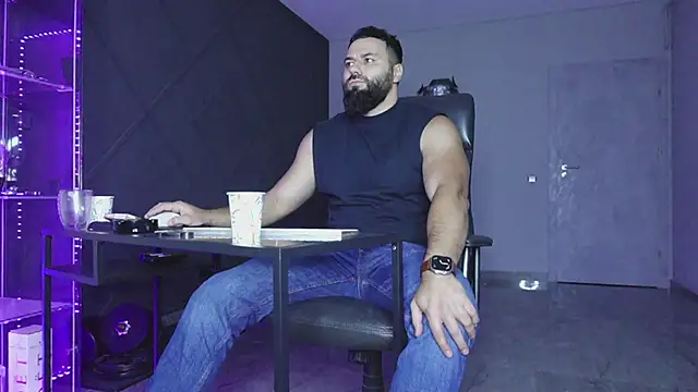 Snapshot of mattmasterss chatting on 11-18-25, 06:01 mattmasterss online show from 11-18-25, 06:01