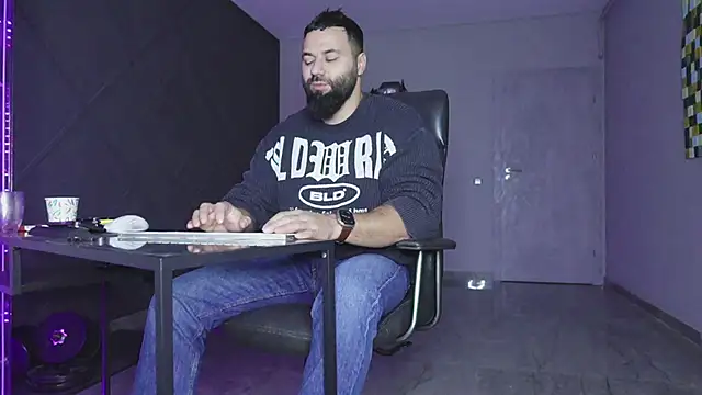 Snapshot of mattmasterss chatting on 11-19-25, 07:19 mattmasterss online show from 11-19-25, 07:19