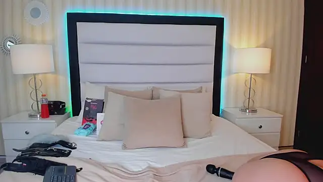 Valeriasaenzz  online show from 12-16-24, 07:32