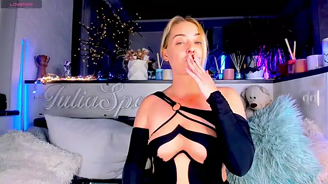  JuliaSpace  online show from 12-17-24, 06:42