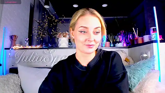  JuliaSpace  online show from 12-18-24, 10:13