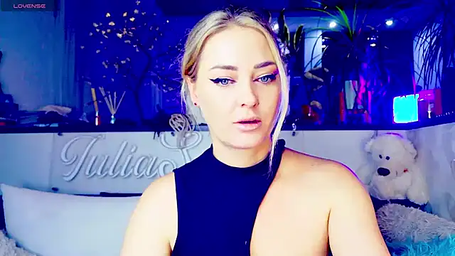  JuliaSpace  online show from 11-09-25, 04:05