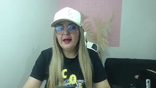 Snapshot of samy_vsn chatting on 06-01-26, 08:21 samy vsn online show from 06-01-26, 08:21