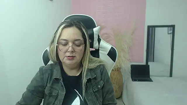 Snapshot of samy_vsn chatting on 06-03-26, 06:57 samy vsn online show from 06-03-26, 06:57