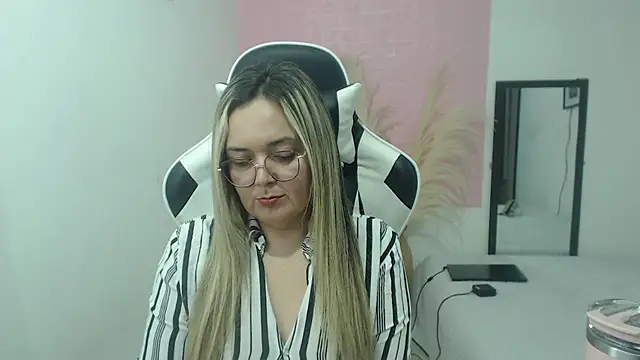Snapshot of samy_vsn chatting on 06-11-26, 02:53 samy vsn online show from 06-11-26, 02:53