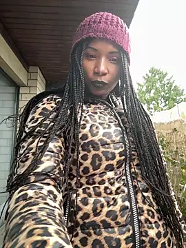 Shantel-Olivia online show from 12-17-25, 09:04