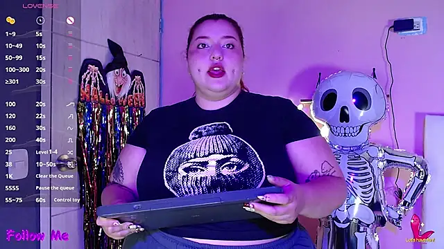 Snapshot of HECATE_23 chatting on 10-22-25, 01:22 HECATE 23 online show from 10-22-25, 01:22