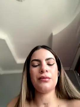 Snapshot of emiss_ chatting on 09-24-25, 03:37 emiss  online show from 09-24-25, 03:37