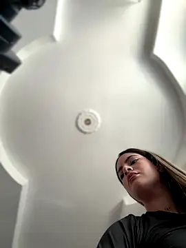 Snapshot of emiss_ chatting on 09-25-25, 03:05 emiss  online show from 09-25-25, 03:05