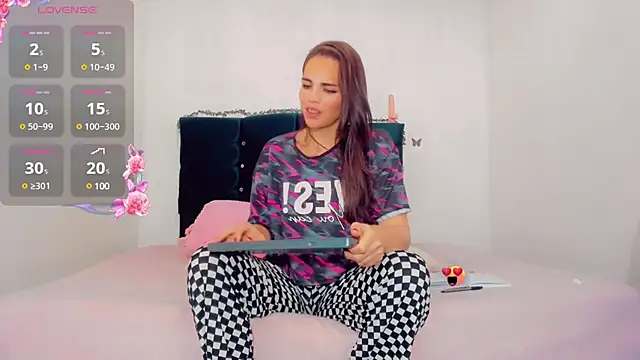 Snapshot of Rubi_30 chatting on 01-25-25, 02:14 Rubi 30 online show from 01-25-25, 02:14