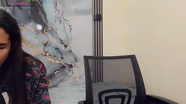 Snapshot of Rubi_30 chatting on 11-27-25, 02:19 Rubi 30 online show from 11-27-25, 02:19