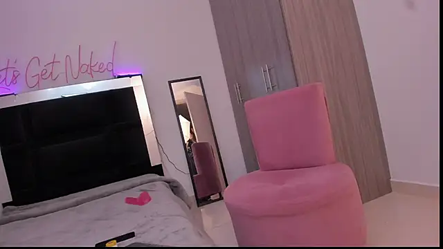 Snapshot of anahammerle chatting on 12-31-24, 10:15 anahammerle online show from 12-31-24, 10:15