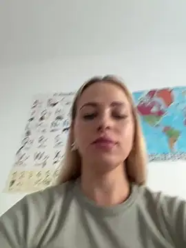 Snapshot of streetdoll chatting on 01-12-25, 03:46 streetdoll online show from 01-12-25, 03:46