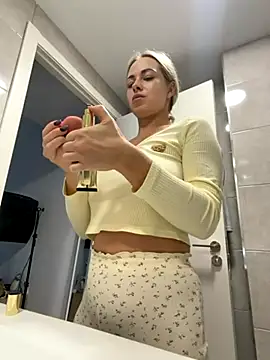 streetdoll online show from 11-15-25, 07:38