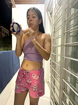 Snapshot of royalgirls_x chatting on 09-20-25, 01:06 royalgirls x online show from 09-20-25, 01:06