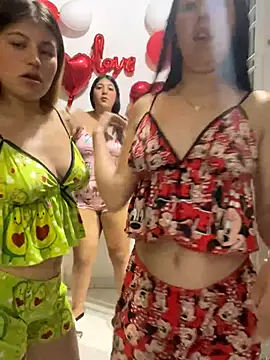 Snapshot of royalgirls_x chatting on 09-23-25, 02:03 royalgirls x online show from 09-23-25, 02:03