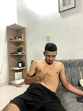 Snapshot of royalgirls_x chatting on 10-11-25, 11:36 royalgirls x online show from 10-11-25, 11:36