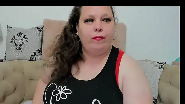 Snapshot of KarolineJoyy chatting on 05-03-26, 06:25 KarolineJoyy online show from 05-03-26, 06:25