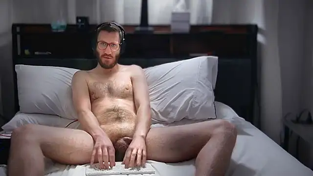 Snapshot of SpunDaddiesBoi chatting on 01-31-25, 08:01 SpunDaddiesBoi online show from 01-31-25, 08:01