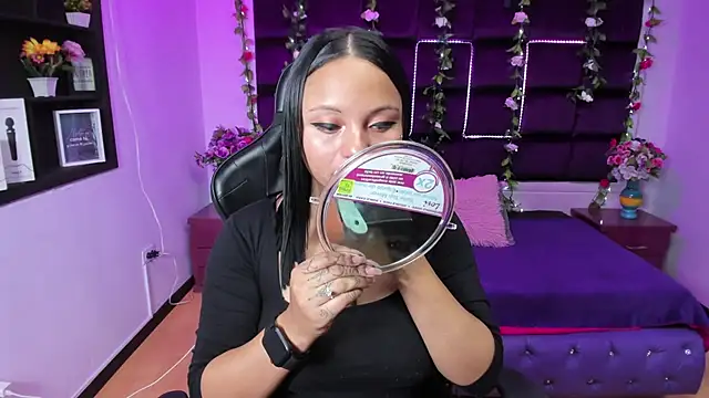 sweelanna   online show from 12-21-24, 02:41