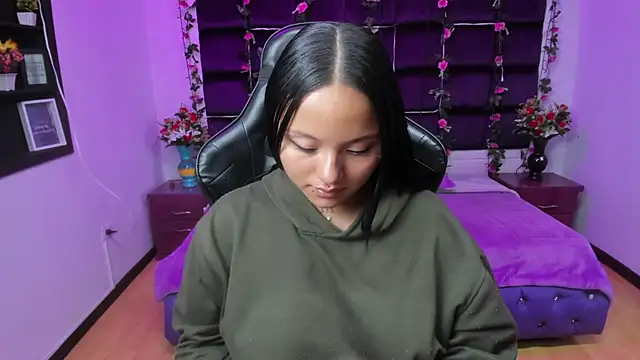 sweelanna   online show from 03-15-25, 06:14