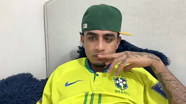 Snapshot of dominic_brandd23 chatting on 09-20-25, 06:47 dominic brandd23 online show from 09-20-25, 06:47