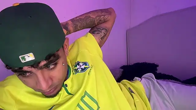 Snapshot of dominic_brandd23 chatting on 09-21-25, 02:35 dominic brandd23 online show from 09-21-25, 02:35