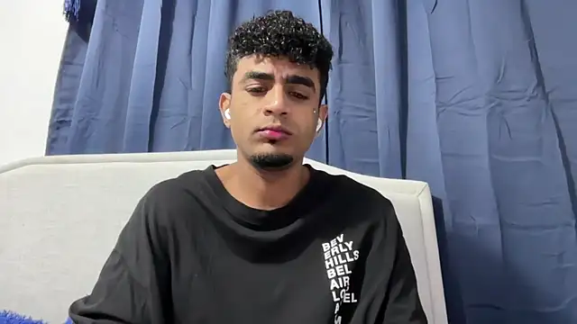 Snapshot of dominic_brandd23 chatting on 10-22-25, 09:09 dominic brandd23 online show from 10-22-25, 09:09