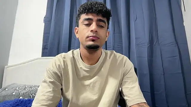 Snapshot of dominic_brandd23 chatting on 10-23-25, 05:18 dominic brandd23 online show from 10-23-25, 05:18