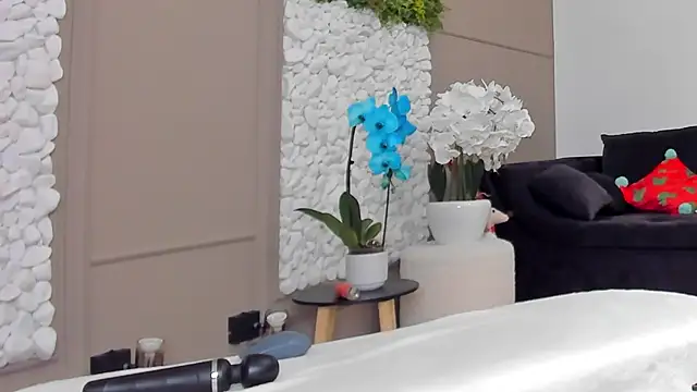 Snapshot of Deliciouslips chatting on 02-18-25, 10:58 Deliciouslips online show from 02-18-25, 10:58