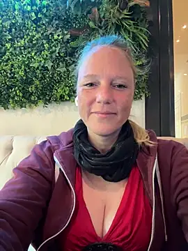 MoniqueLaFee online show from 09-27-25, 07:57