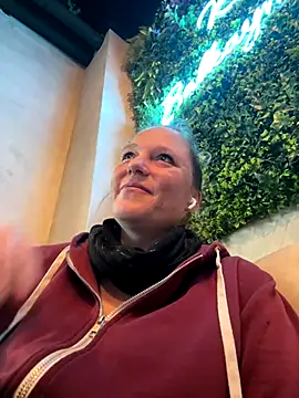 MoniqueLaFee online show from 12-16-25, 08:41