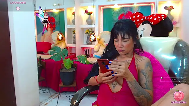 lorenapinto online show from 10-27-25, 01:09