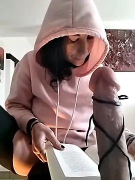 Snapshot of freyamoret chatting on 02-28-25, 02:31 freyamoret online show from 02-28-25, 02:31